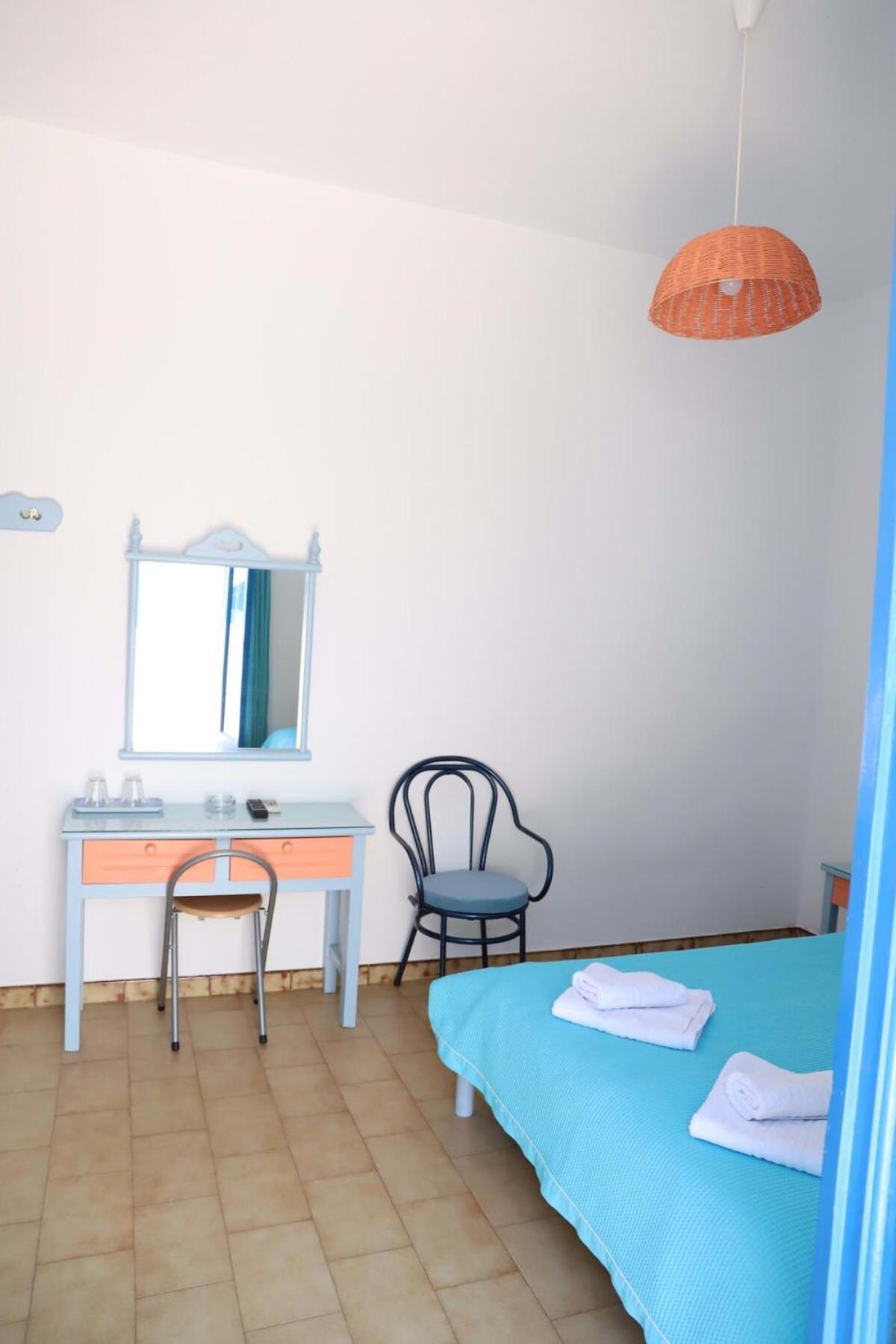 Santorini Seaside Retreat - Flora'S Summer Escape เปริสซา ภายนอก รูปภาพ